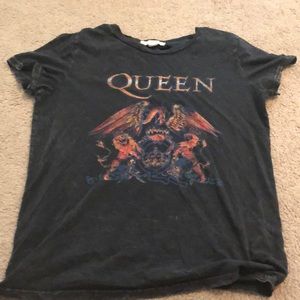Treasure and Bond queen tee SIZE SMALL EUC